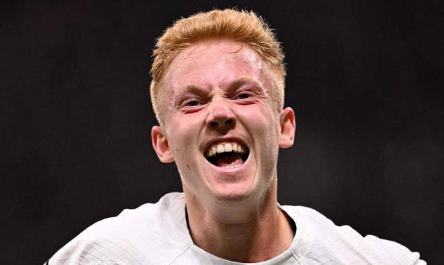 关于在回归赛事中，法兰克福士气高涨取得胜利的信息