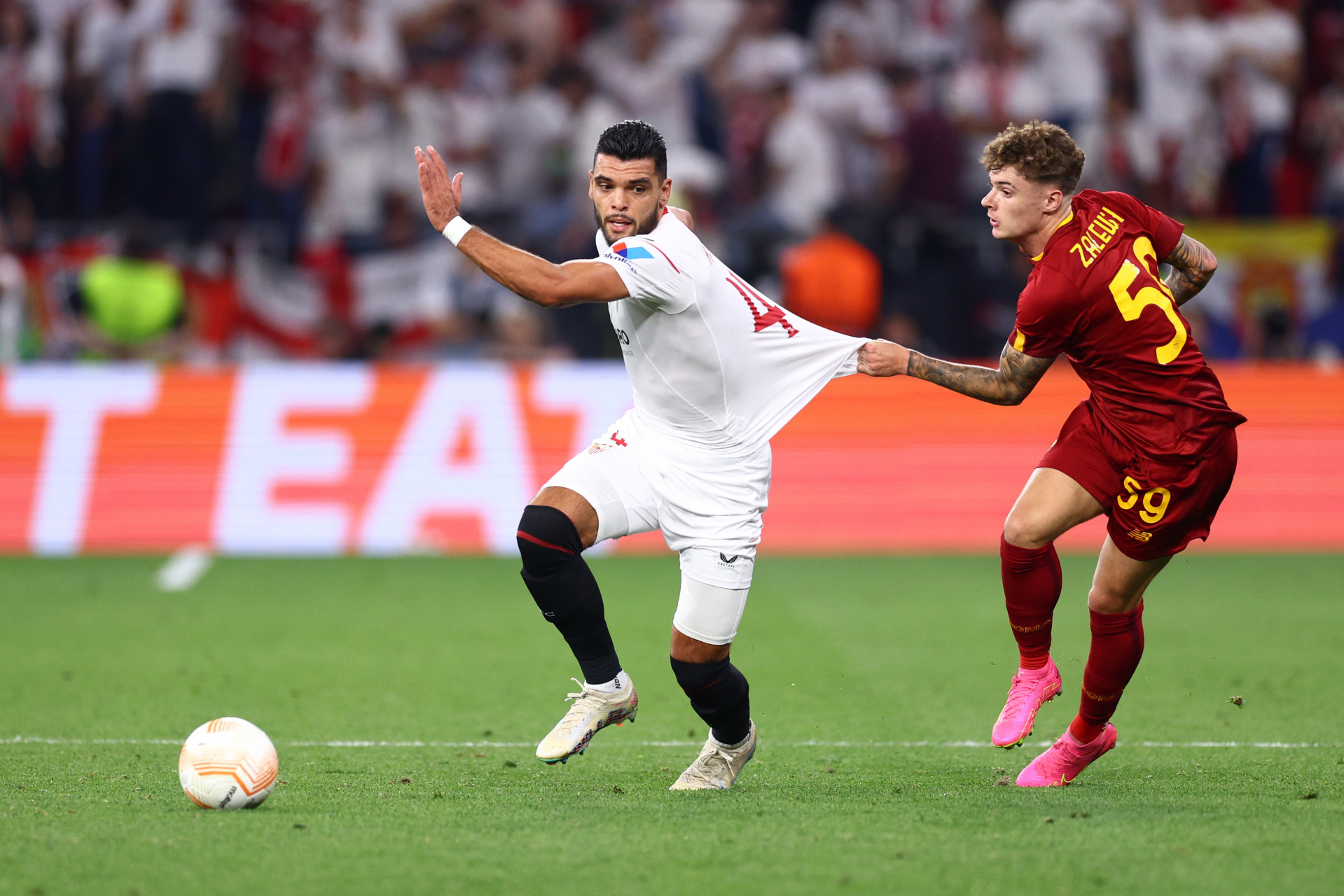 塞维利亚球队迎来胜利，士气高涨