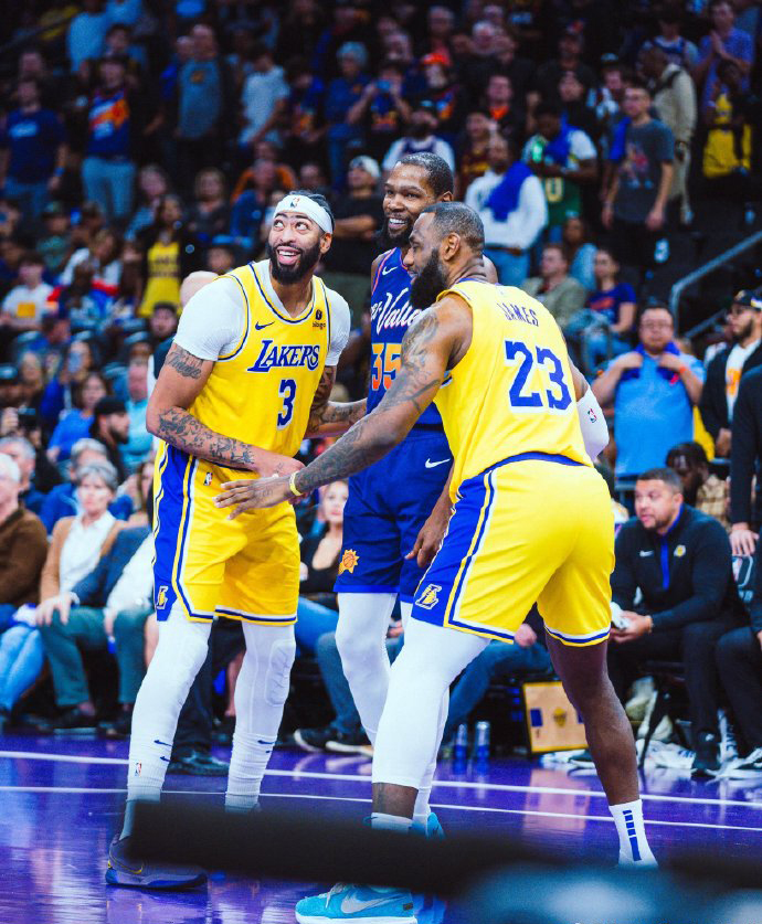 包含明星对决：杜兰特戴维斯大战内线的词条